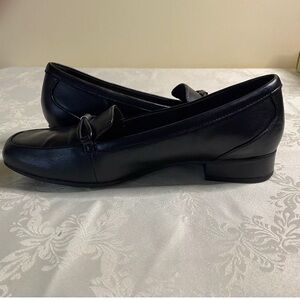Women’s Clark  Juliet Shine Shoe Black  9.5 Med In Box With Heal Guard